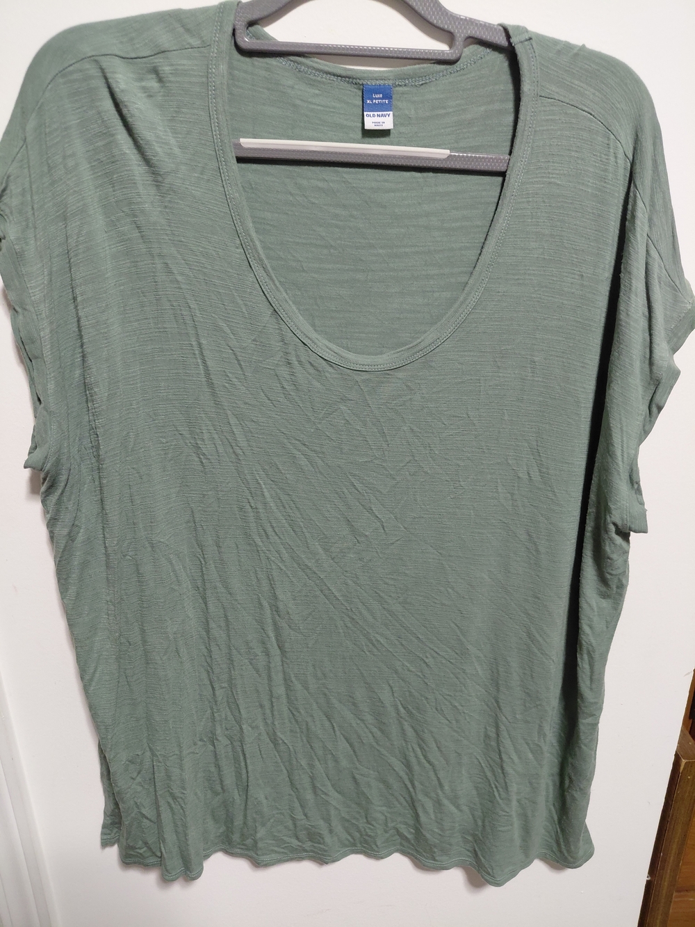 Old Navy Short-Sleeve Scoop Neck Tee in Sage